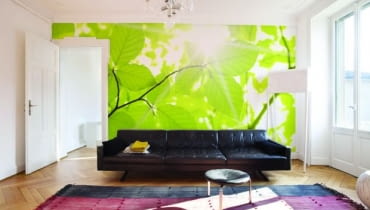 W tym salonie króluje świeża zieleń liści. Fototapeta dostępna w różnych rozmiarach. Wymiary: 200x150 cm, w cenie 486 zł, Dekornik.pl W tym salonie króluje świeża zieleń liści. Fototapeta dostępna w różnych rozmiarach. Wymiary: 200x150 cm, w cenie 486 zł, Dekornik.pl