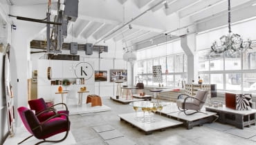 Zjawiskowy żyrandol Cubi z kryształowego szkła to dzieło czeskiego projektanta Filipa Houdka.