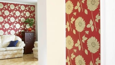 <B>Chwila nieuwagi i dekoracyjna tapeta zamiast zdobić wnętrze, razi brzydką skazą. Poznaj prostą metodę zatuszowania drobnych uszkodzeń bez wymiany całego pasa tapety.</B> <BR /> 16.05.2007 WARSZAWA WNETRZE SESJA TAPETA WE WNETRZU NA ZDJECIU NAPRAWA TAPETY STYLIZACJA JUSTYNA BURDOW-GOLOS , KRZYSZTOF RADZANOWSKI DLA CZASOPISMA CZTERY KATY FOT. ARKADIUSZ SCICHOCKI / AGENCJA GAZETA PUBLIKACJA CZTERY KATY NR 8 (190) - 8 2007 PUBLIKACJA CZTERY KATY NR 8 (250) - 8 2012 + DODATEK SCIANY PIEKNIE OZDOBIONE SLOWA KLUCZOWE: WNETRZA KONSERWACJA - RENOWACJA ZDJĘCIE DO WKŁADKI: PUBLIKACJA CZTERY KATY NR 8 (190) - CZASOPISMA