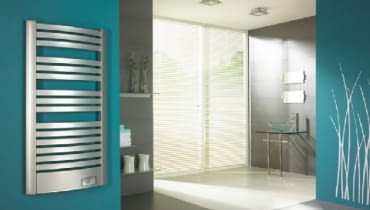 Model grzejnika wyposażonego w grzałkę elektryczną wkomponowaną w ozdobną listwę maskującą. Grzałka zaopatrzona jest w praktyczny termostat, dzięki czemu można dowolnie regulować i ustawiać temperaturę. grzejnik łazienkowy,łazienka,grzejniki