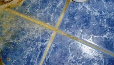 Nawet mocno zabrudzone spoiny można odczyścić.