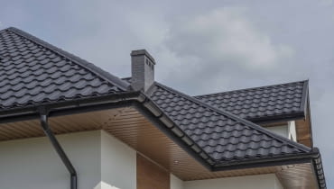 Podbitka dachowa – estetyczne i funkcjonalne wykończenie dachu Podbitka dachowa – estetyczne i funkcjonalne wykończenie dachu