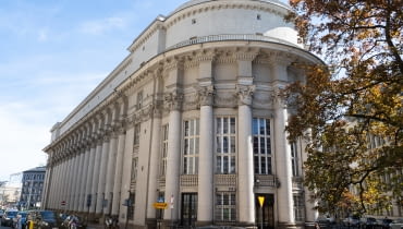 Dawny gmach PKO w Krakowie. Będzie tu hotel JW Mariott Dawny gmach PKO w Krakowie. Będzie tu hotel JW Mariott