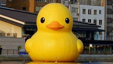 Florentijn Hofman w Osace (Japonia) Florentijn Hofman w Osace (Japonia)