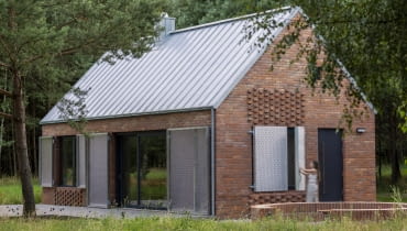 Nagroda Poland Urban Awards 2023. 1 miejsce w kategorii "Architektura mieszkaniowa" zdobył Dom Las na Kaszubach, zaprojektowany przez studio ọnụ. Nagroda Poland Urban Awards 2023. 1 miejsce w kategorii "Architektura mieszkaniowa" zdobył Dom Las na Kaszubach, zaprojektowany przez studio ọnụ.