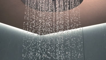 Prysznic w suficie - nowy wymiar codziennej kąpieli