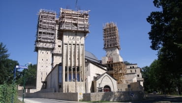 Kościół św. Franciszka z Asyżu i św. Klary w Tychach. Proj. Stanisław Niemczyk Kościół św. Franciszka z Asyżu i św. Klary w Tychach. Proj. Stanisław Niemczyk