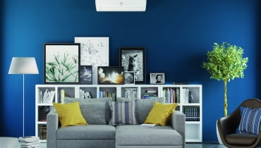 Inteligentny klimat w domu kW. Urządzenie pracuje w technologii DC Inverter i składa się z jednostki wewnętrznej UMS oraz zewnętrznej MOSE z wydajną sprężarką ROTARY DC INVERTER na czynnik R32. System zapewnia efektywne chłodzenie i ogrzewanie nawet w wymagających warunkach, przy