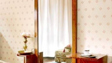 WNETRZA TOALETKA LUSTRO USZKODZONA RAMA - NAPRAWA