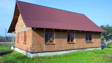 Glina, słoma, drewno to produkty naturalne, łatwo dostępne, tanie i przyjazne