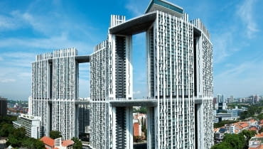 Boom mieszkaniowy, który szczególnie odczuwaliśmy w ubiegłych latach pokazał, że stare bloki to przeżytek. Chcemy mieszkać ładnie i wygodnie. Zobacz najlepsze realizacje mieszkaniowe z 2010 roku według World Architecture Festival. Zwycięzcą w kategorii okazało się megaosiedle Pinnacle @ Duxtonprojekt projektu ARC Studio Architecture Urbanism w Singapurze. Pinnacle @ Duxton, Singapur, Projekt: ARC Studio Architecture Urbanism