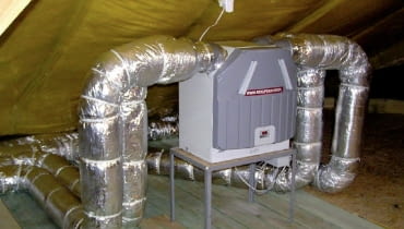 Centrala wentylacyjna, zwana rekuperatorem, zajmuje niewiele miejsca na strychu, w garażu lub pomieszczeniu gospodarczym.