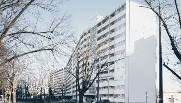 Falowiec Przy Piastowskiej 100 - widok od strony zachodniej Falowiec Przy Piastowskiej 100 - widok od strony zachodniej
