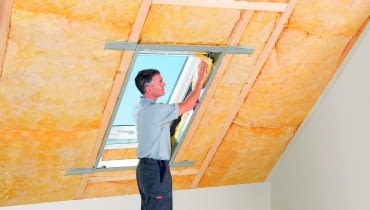 Zimą dach powinien zatrzymywać ciepło, zmniejszając koszty ogrzewania domu, a latem izolować od panujących upałów ocieplenie dachu