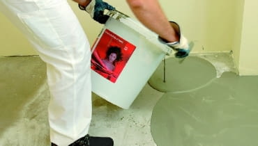 układanie płytek ceramicznych