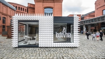LODOVNIA - nowa lodziarnia na placu przed Starym Browarem w Poznaniu, projekt: mode:lina LODOVNIA - nowa lodziarnia na placu przed Starym Browarem w Poznaniu, projekt: mode:lina