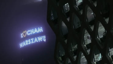 08.12.2014 Warszawa , Ulica Prosta . Neon na budowanym wiezowcu Warsaw Spire . Fot. Adam Stepien / Agencja Gazeta SLOWA KLUCZOWE: warsaw spire neon wiezowiec budynek /FR/