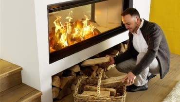 W pobliżu kominka warto wygospodarować miejsce na podręczny skład paliwa W pobliżu kominka warto wygospodarować miejsce na podręczny skład paliwa