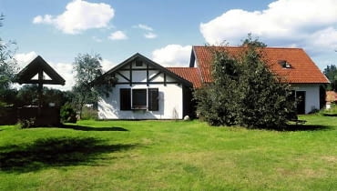 Budowanie na wsi domów, które formalnie nazywają się siedliskowymi, stało się w ostatnich latach popularne, bo grunty rolne są zwykle dużo tańsze od działek budowlanych UWAGA ! PONOWNA PUBLIKACJA ZA ZGODA WLASCICIELI !