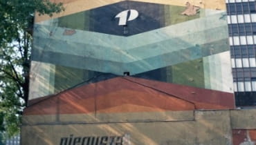 Mural Zakładów Przemysłu Jedwabniczego "Pierwsza" w Łodzi Mural Zakładów Przemysłu Jedwabniczego "Pierwsza" w Łodzi