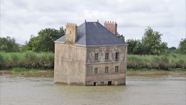 Jean-Luc Courcoult stworzył niezwykły Dom w Loarze (Maison dans la Loire) nieopodal Nantes Jean-Luc Courcoult stworzył niezwykły Dom w Loarze (Maison dans la Loire) nieopodal Nantes