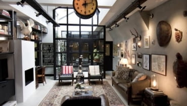 Mieszkanie w starym garażu w Amsterdamie - salon; proj. Bricks Amsterdam mieszkanie, loft, mieszkanie w industrailnym stylu