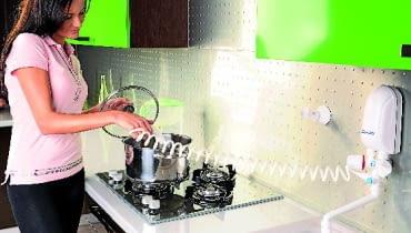 Na zakup podgrzewacza o mocy 4,5 kW wydamy około 470 zł. Przepływowy podgrzewacz elektryczny