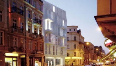 Projektowanie obiektów w kontekście architektury zabytkowej może przysporzyć nie lada problemów. Z jednej strony należy zachować kontekst otoczenia, z drugiej projektować w zgodzie ze współczesnymi kryteriami. Konkretnych reguł ustalić się nie da. Dlatego też warto przyjrzeć się koncepcyjnemu projektowi "Biała dama" autorstwa pracowni Kilkoro. Szanse na powstanie takiego obiektu są nikłe, jednak może on posłużyć za ciekawy przykład łączenia "starego" z "nowym" "Biała dama", Poznań, Projekt: Kilkoro
