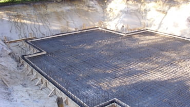 Żeby mieć gwarancję, że w piwnicy nie pojawi się wilgoć albo woda gruntowa, powinna być ona wykonana jako szczelna wanna. ściany piwnic, piwnica