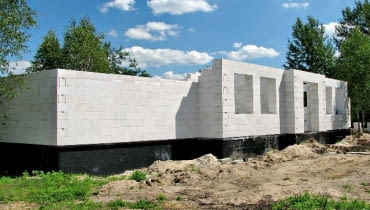 Dom budowany w technologii jednowarstwowej z betonu komórkowego Dom budowany w technologii jednowarstwowej z betonu komórkowego