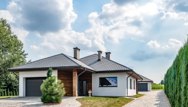 dach dachy dach stromy dachy strome trendy pokrycie dachowe budowa domu 2021 blachodachówka blacha na dach blachodachówki modułowe blachodachówki moduły panele panelówki