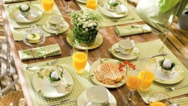 Wesoło, kolorowo i zabawnie. Klasyczne świąteczne dekoracje, motywy wiejskie i dużo rozbrykanych króliczków znajdziemy w tym roku na serwisach i dodatkach firmy Villeroy & Boch. <BR /> DEKORACJE. Kolekcja Villeroy & Boch 2011 - stołowe atrakcje na wiosnę i Wielkanoc Wesoło, kolorowo i zabawnie. Klasyczne świąteczne dekoracje, motywy wiejskie i dużo rozbrykanych króliczków znajdziemy w tym roku na serwisach i dodatkach firmy Villeroy & Boch. <BR /> DEKORACJE. Kolekcja Villeroy & Boch 2011 - stołowe atrakcje na wiosnę i Wielkanoc