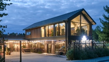 Nowoczesny pawilon restauracyjny w Bondyrzu. Proj. MTA Architekci Nowoczesny pawilon restauracyjny w Bondyrzu. Proj. MTA Architekci