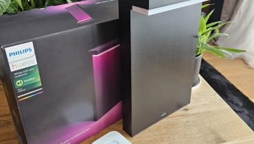 Lampa Philips Hue Nyro i mostek Philips Hue Bridge