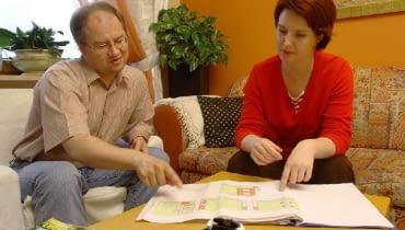 Zagospodarować przestrzeń mieszkalną potrafi każdy, bo nabywamy tej umiejętności wraz z doświadczeniem życiowym; pomaga też przekazywana z pokolenia na pokolenie tradycja. Projektant pomoże zrobić to lepiej, taniej oraz z uwzględnieniem zmieniających się realiów społecznych i tych związanych z postępem technicznym. planowanie domu,projektowanie domu,wybieranie projektu