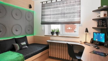 <B>Czternastoletniego Marcela nie trzeba pytać o zainteresowania - od razu widać, że fascynuje go świat bohaterów Matriksa. Za pomocą odpowiedniej grafiki i farby wykreowano w jego pokoju klimat nawiązujący do tego kultowego filmu.</B> <BR />Meble (biurko z przedłużonym blatem, łóżko, szafki) zrobiono na zamówienie z płyty laminowanej imitującej drewno. Wyłożono nią też ścianę przy łóżku.