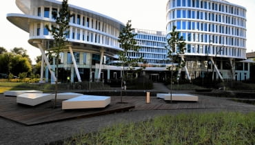 Kompleks biurowo hotelowy Business Garden przy Żwirki i Wigury 03.07.2013 Warszawa . Kompleks biurowo hotelowy Business Garden polozony na rogu ul. 1 Sierpnia i Zwirki i Wigury . Fot. Jacek Marczewski / Agencja Gazeta SLOWA KLUCZOWE: architektura budynek biura /FR/