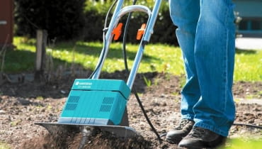 1.kompaktowy kultywator, dzięki małej wadze (8 kg) i składanej rączce łatwy do przechowywania, ok. 1000 zł, Gardena