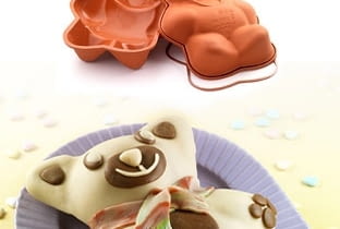 Proponujemy wspólne zajęcie dla dzieci i rodziców - pieczenie ciasteczek w oryginalnych foremkach (a następnie zjadanie). Sprawdzi się nie tylko 1 czerwca. <BR /> FOREMKI. Silikonowa forma do pieczenia o kształcie misia, 57 zł, galerialimonka.pl Proponujemy wspólne zajęcie dla dzieci i rodziców - pieczenie ciasteczek w oryginalnych foremkach (a następnie zjadanie). Sprawdzi się nie tylko 1 czerwca. <BR /> FOREMKI. Silikonowa forma do pieczenia o kształcie misia, 57 zł, galerialimonka.pl