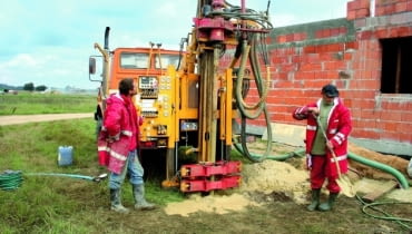 Wykonanie zbyt płytkich pionowych odwiertów przyczynia się do spadku sprawności pompy Wykonanie zbyt płytkich pionowych odwiertów przyczynia się do spadku sprawności pompy