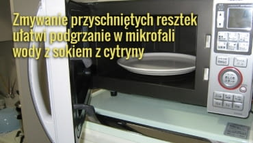 Mikrofalówkę trzeba czyścić regularnie, żeby nie dopuścić do powstania ciężkich do usunięcia zabrudzeń Mikrofalówkę trzeba czyścić regularnie, żeby nie dopuścić do powstania ciężkich do usunięcia zabrudzeń