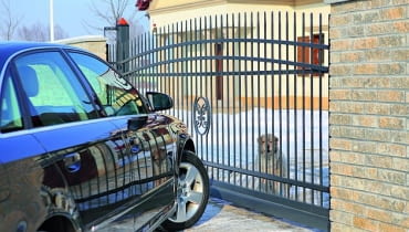 Brama wjazdowa powinna być odpowiednio przygotowana do zimy; inaczej może się nie otworzyć w najmniej oczekiwanym momencie bramy wjazdowe