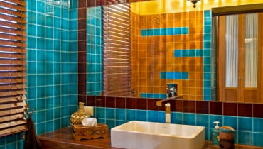 UWAGA ! PONOWNA PUBLIKACJA WYLACZNIE ZA ZGODA WLASCICIELI MICHALOWICE , DOM , WNETRZA , LAZIENKA STYLIZACJA HELENA RADZIEJOWSKA - SZWAJ FOT. PRZEMYSLAW ANDRUK PUBLIKACJA CZTERY KATY NR 12 (218) - 12 2009