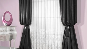 PIERRE CARDIN, poliester, 250 x 250 cm, cena: 2818 zł (kompletna dekoracja okienna) Eurofirany/PH Janki PIERRE CARDIN, poliester, 250 x 250 cm, cena: 2818 zł (kompletna dekoracja okienna) Eurofirany/PH Janki