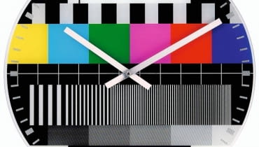 Dobry humor jest wskazany również podczas pracy. Doceńmy nie tylko praktyczną funkcję artykułów na biurko, ale także ich oryginalną formę. <BR >Zegary, szkło, śr. od 20 cm, od 125 zł/szt., czerwona-maszyna.pl Dobry humor jest wskazany również podczas pracy. Doceńmy nie tylko praktyczną funkcję artykułów na biurko, ale także ich oryginalną formę. <BR >Zegary, szkło, śr. od 20 cm, od 125 zł/szt., czerwona-maszyna.pl