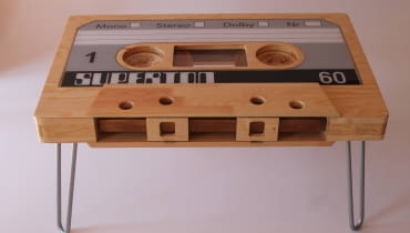 Stolik-kaseta magnetofonowa od polskiego projektanta