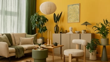 Mieszkanie z żółtą ścianą