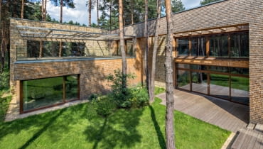 Zgodnie z zamysłem twórców, willa w Izabelinie to nie oderwane od kontekstu ćwiczenie na nowoczesność, ale forma architektoniczna silnie biorąca pod uwagę tradycję polskiego budownictwa i lokalne uwarunkowania domy jednorodzinne, domy realizacje, domy zdjęcia