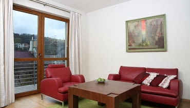 Jeśli montujemy w oknach nawiewniki - również powinny one mieć podwyższoną izolacyjność akustyczną okna