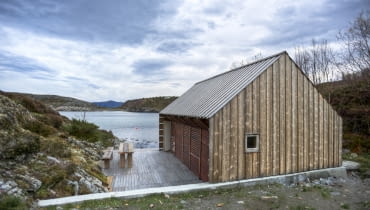 Malowniczy krajobraz otoczenia. architektura światowa, przystań rybacka, Norwegia, rewitalizacja, przebudowa, drewno